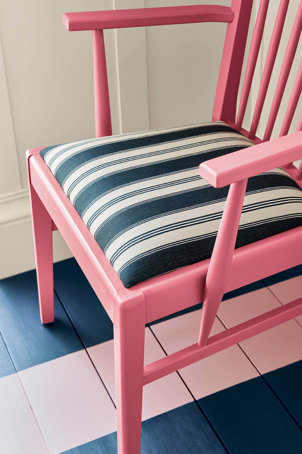 Little Greene Traditional Oil Gloss Hollyhock 25 PaintGreene.nl